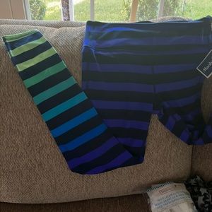 New with tags Athleta  Leggings women’s sz M    Multi stripped
